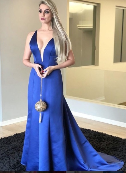 modelo de vestido de madrinha azul royal