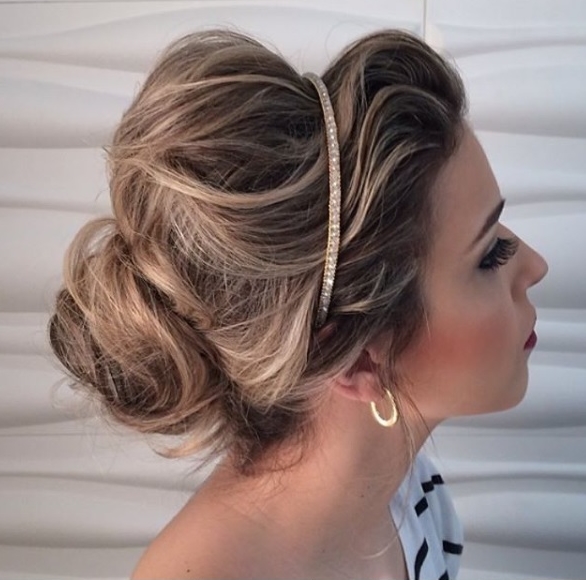 Penteados Para Usar Com Vestido Tomara Que Caia - Pronta Pra Festa