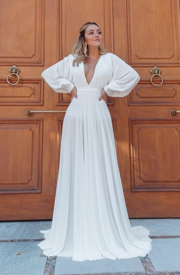 vestido branco longo com transparência na saia para pré wedding