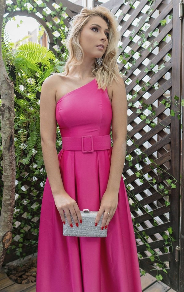 vestido longo pink com cinto do mesmo tecido do vestido