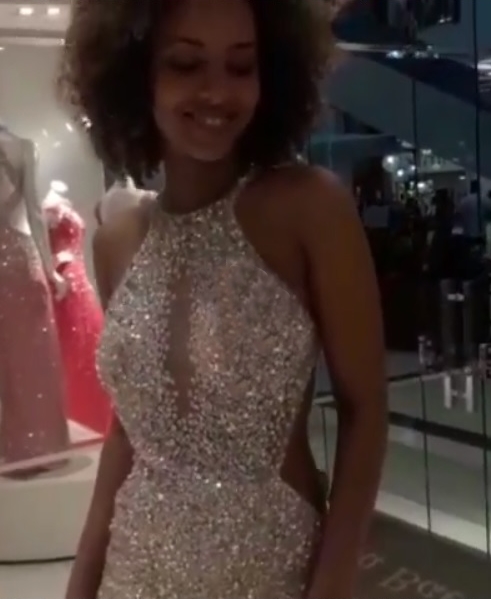 vestido longo com brilho prata