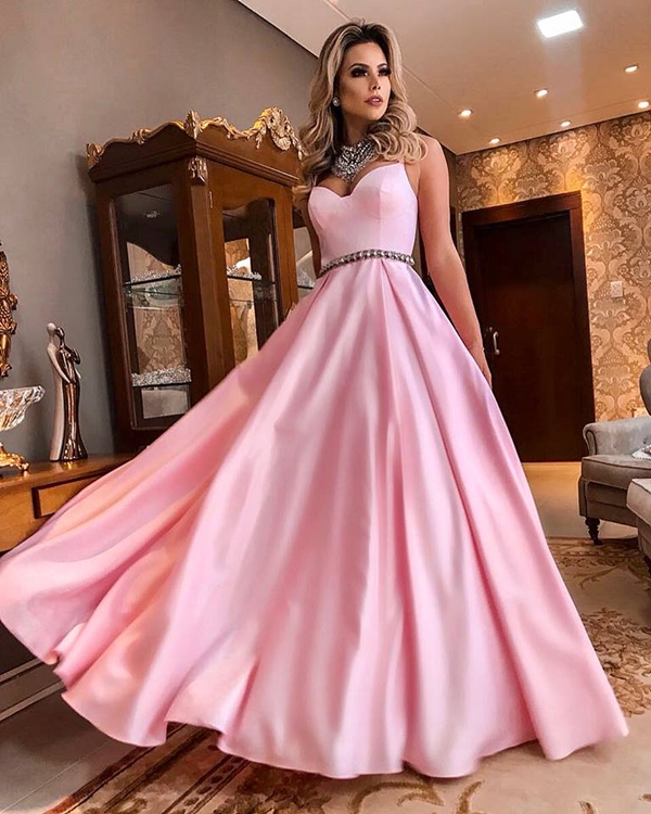vestido de festa estilo princesa rosa