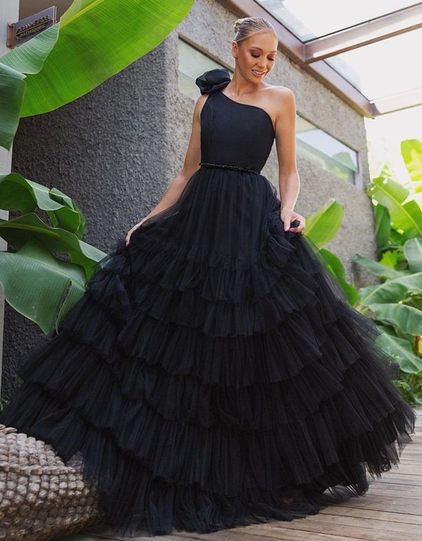 vestido de festa longo preto de tule modelo um ombro só