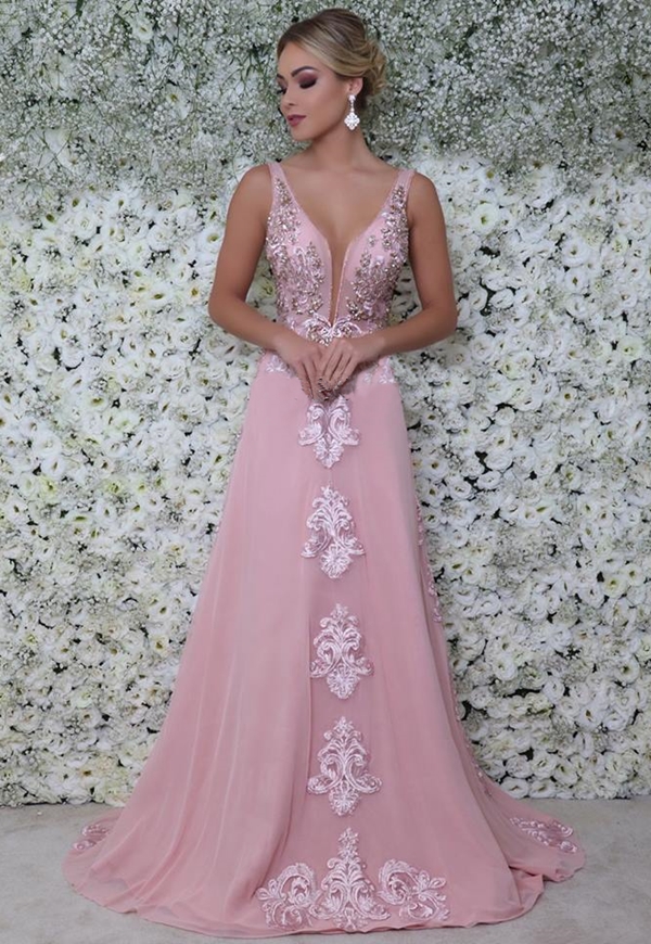 vestido rosa bordado