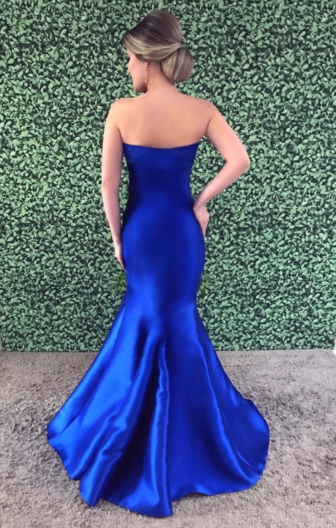 vestido de festa longo modelo seria azul costas