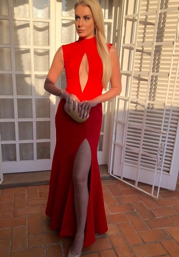 vestido longo vermelho com fenda e decote gota