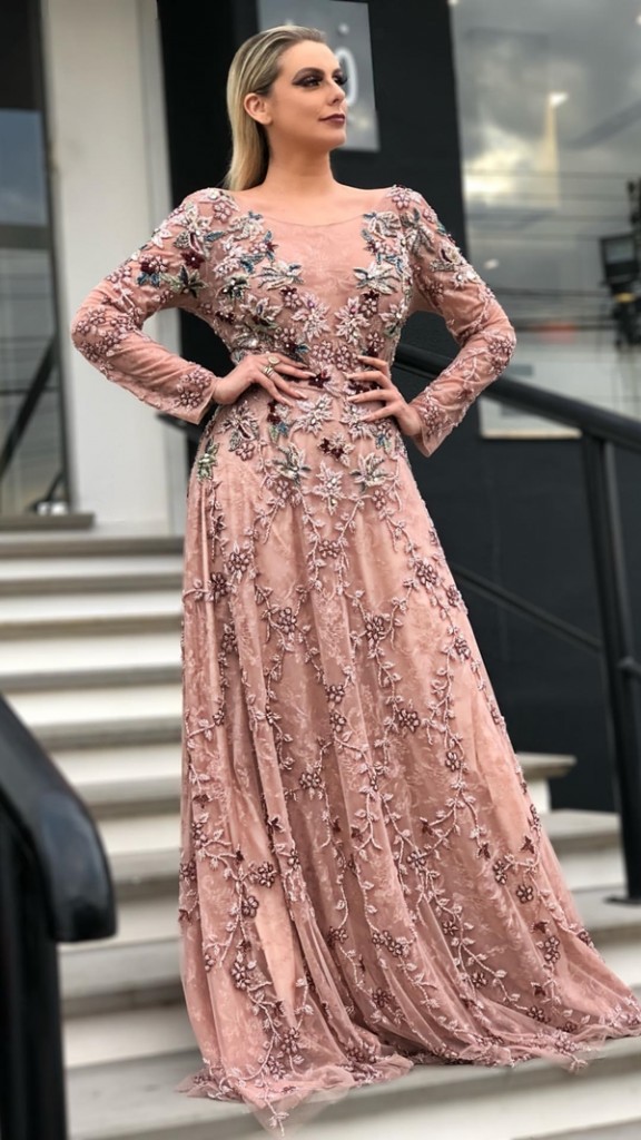 vestido manga longa de tule bordado