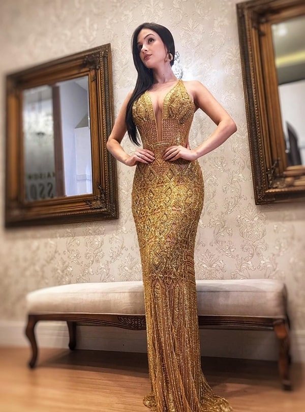 vestido longo dourado bordado