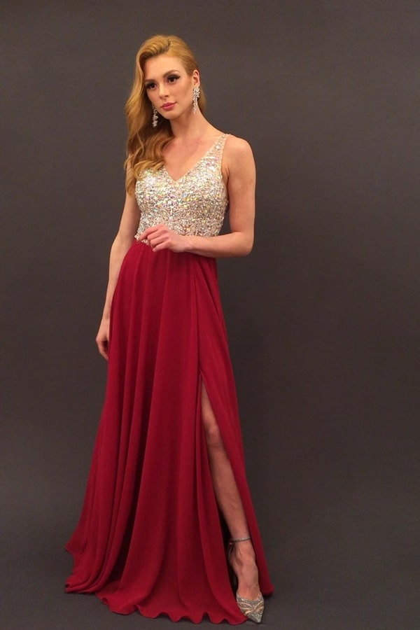 vestido marsala longo com fenda