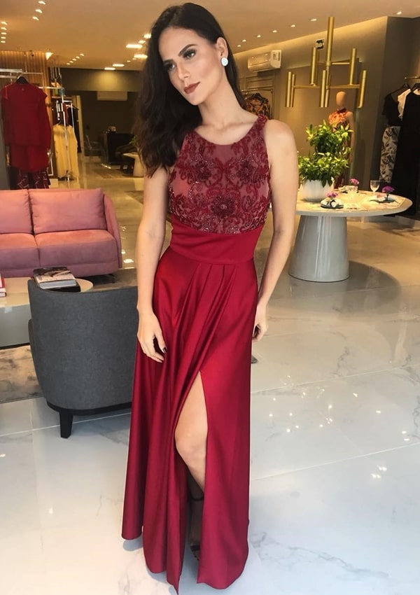 vestido longo com marsala com fenda 