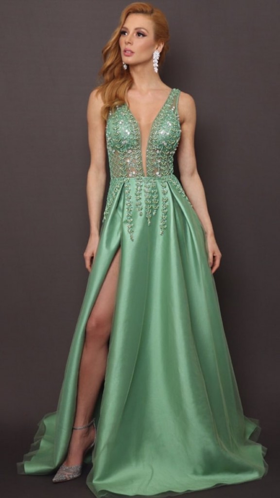 vestido verde longo com fenda