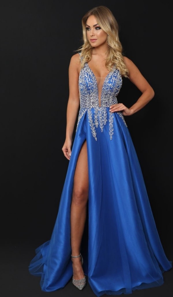 vestido longo azul estilo princesa com fenda