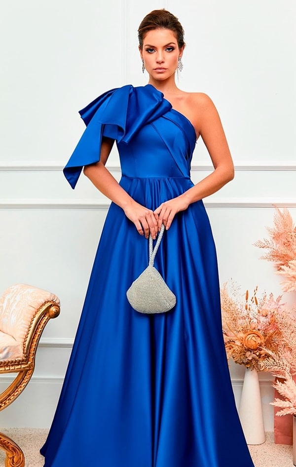 vestido de festa longo azul royal um ombro só com maxi laço no ombro