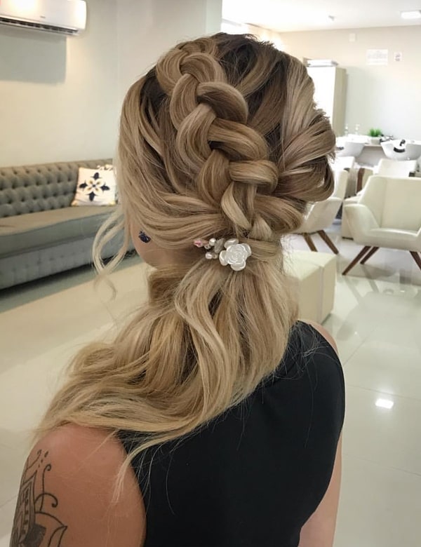 penteado com trança para formanda ou madrinha de casamento