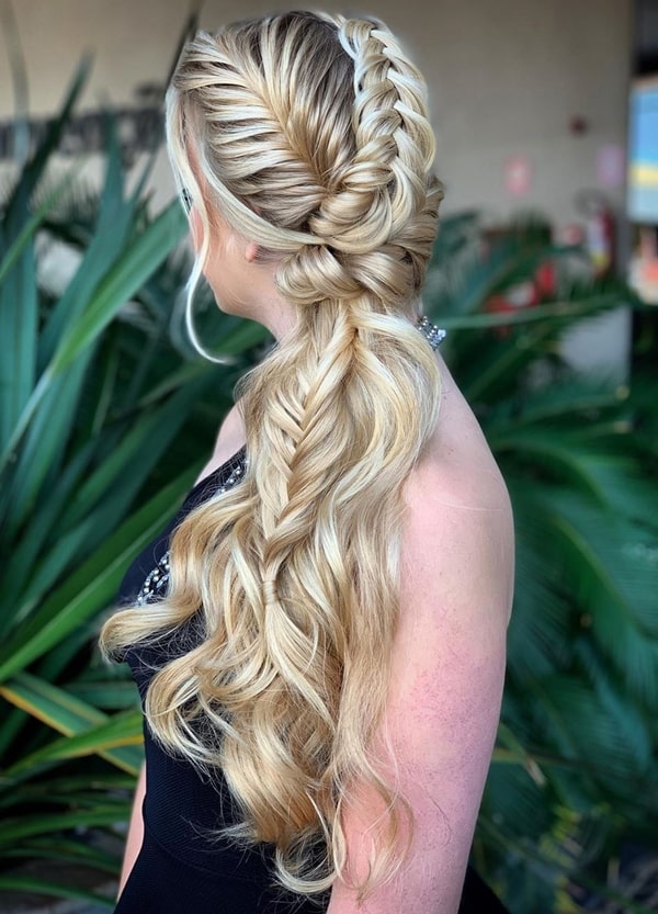 Penteado de festa: 30 ideias madrinhas de casamento e formandas - Pronta  pra Festa