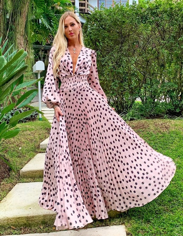 Vestido de festa longo estampado para casamento durante o dia