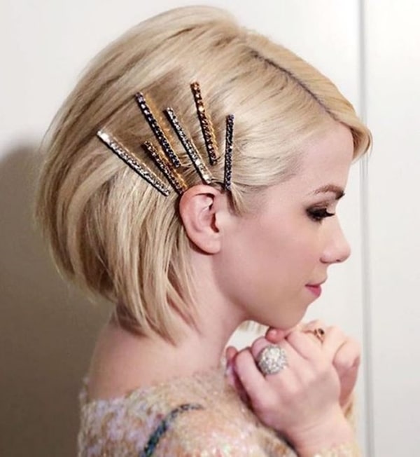 penteado de festa cabelo chanel com grampos e presilhas