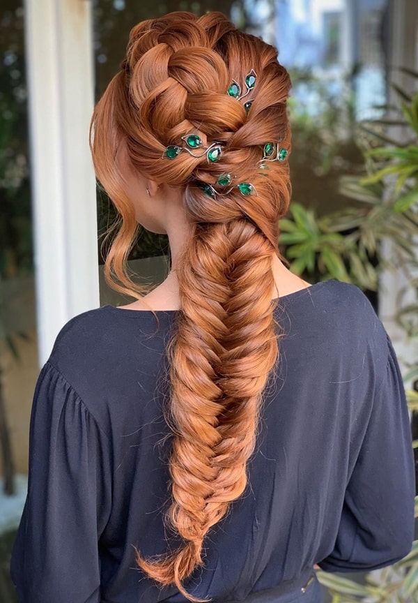 penteado de festa trança com acessórios