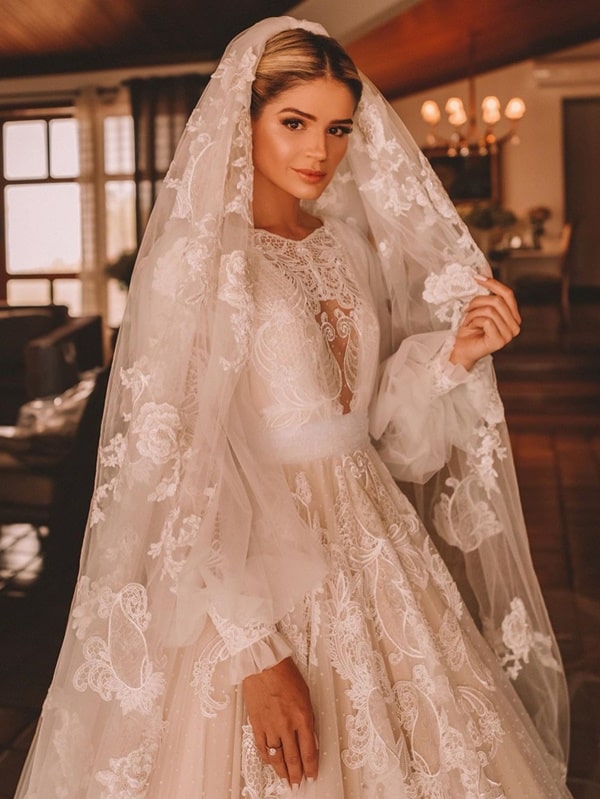 O vestido de noiva Thassia Naves