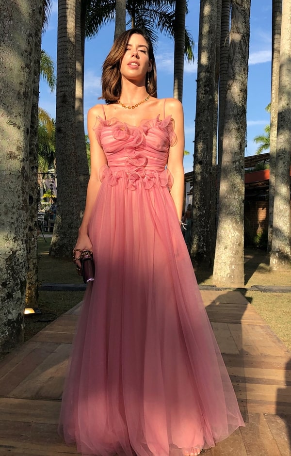 Camila Coutinho de vestido de festa longo rosa 