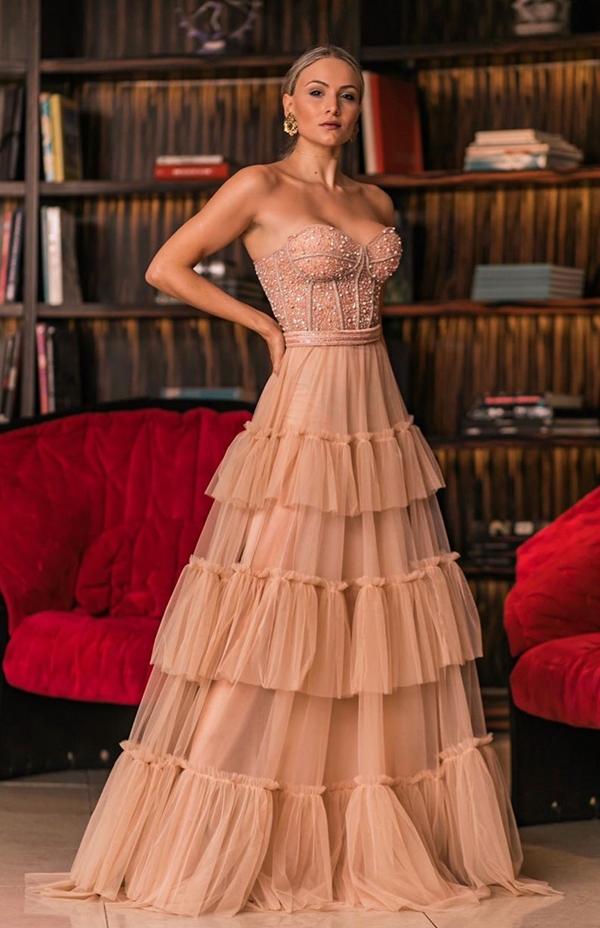 vestido de festa longo nude com corpete bordado