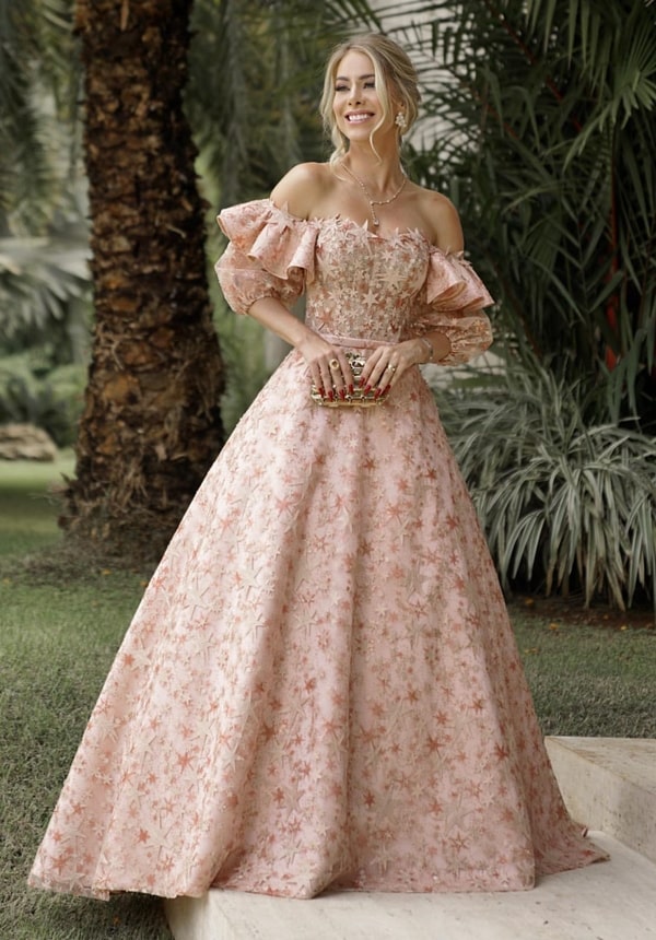 vestido estilo princesa com mangas bufantes