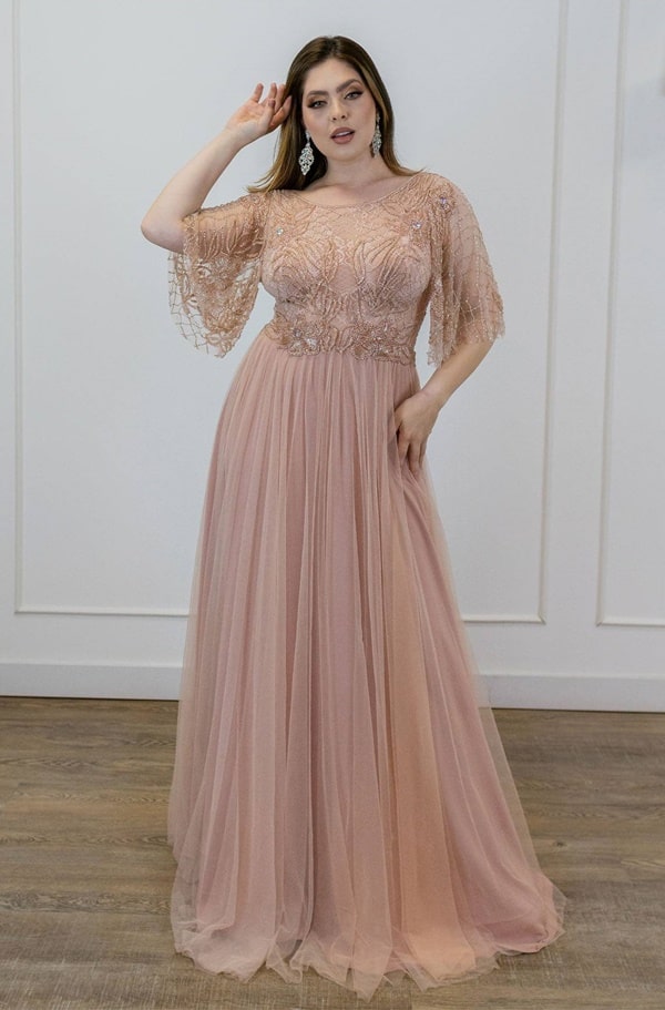 vestido de festa longo nude rose com manga de tule bordado