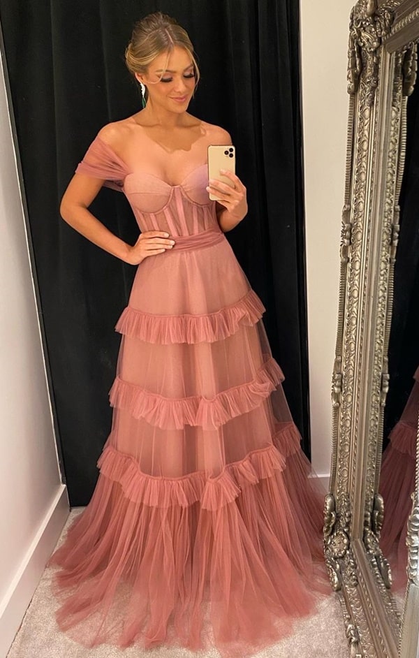 vestido de festa longo rosa para madrinha de casamento à noite