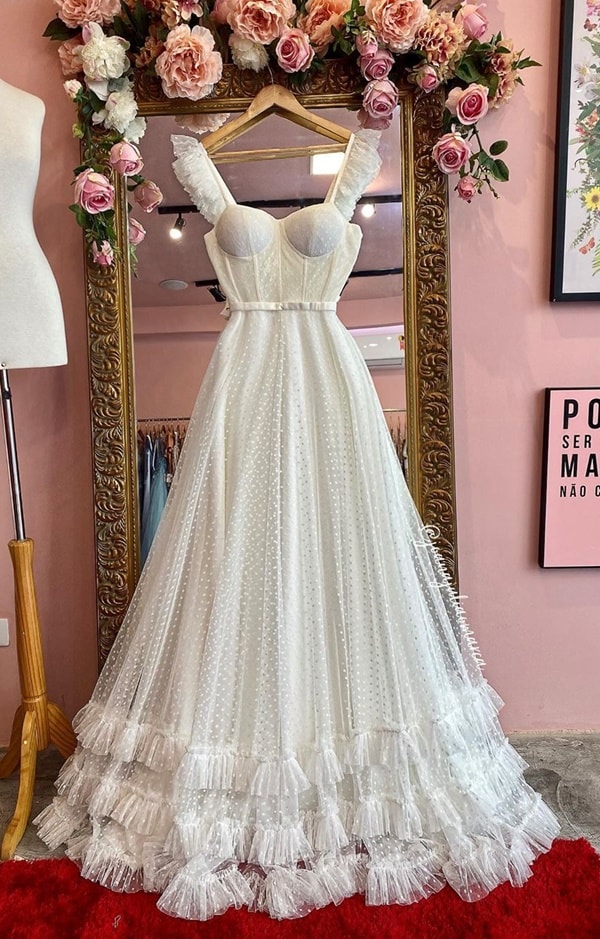 vestido de noiva longo branco em tule de poas para mini wedding ou casamento civil