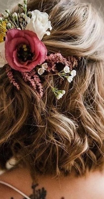 Penteado com flores: 20 ideias com flores naturais para noivas! - Pronta pra  Festa