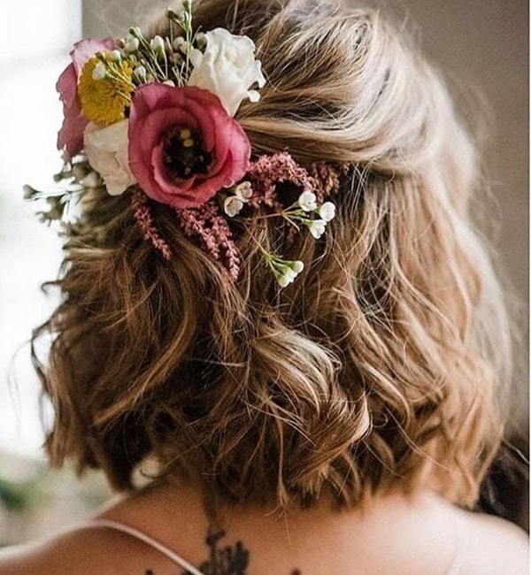 penteado para noiva cabelo curto com flores naturais