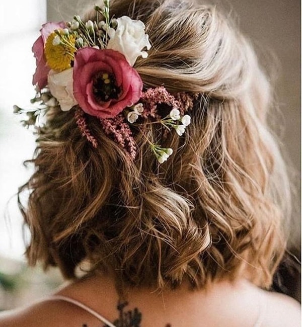 Penteado com flores: 20 ideias com flores naturais para noivas! - Pronta  pra Festa