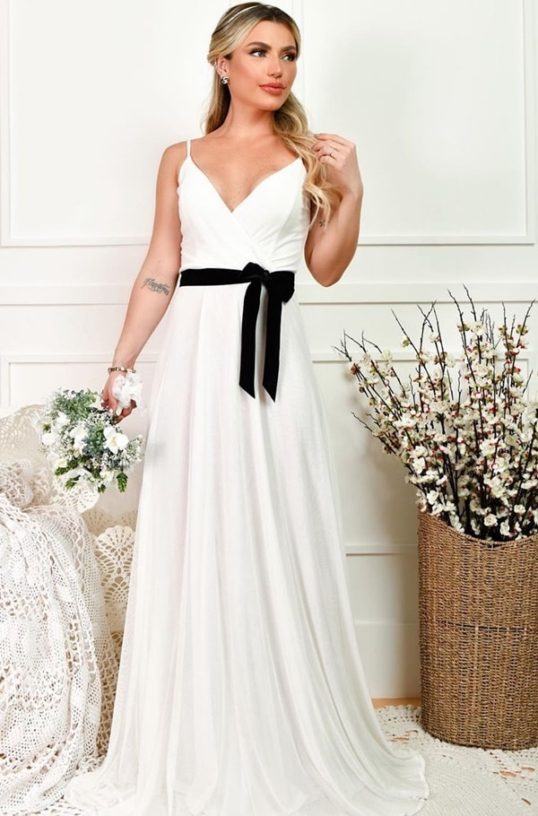 vestido de noiva simples com cinto laço preto 