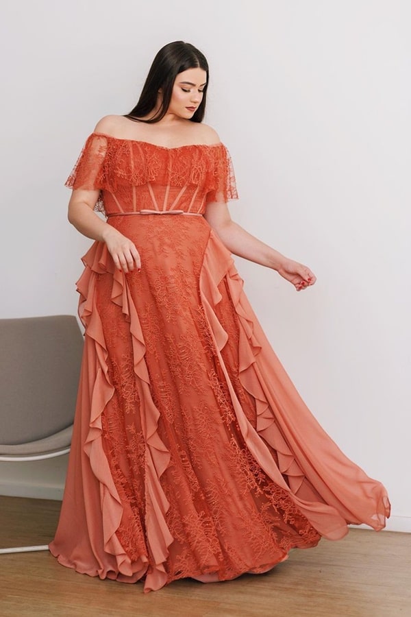 vestido de festa plus size terracota para madrinha de casamento