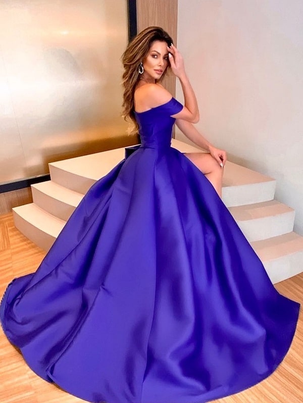 vestido de festa azul royal estlilo princesa com fenda e liso