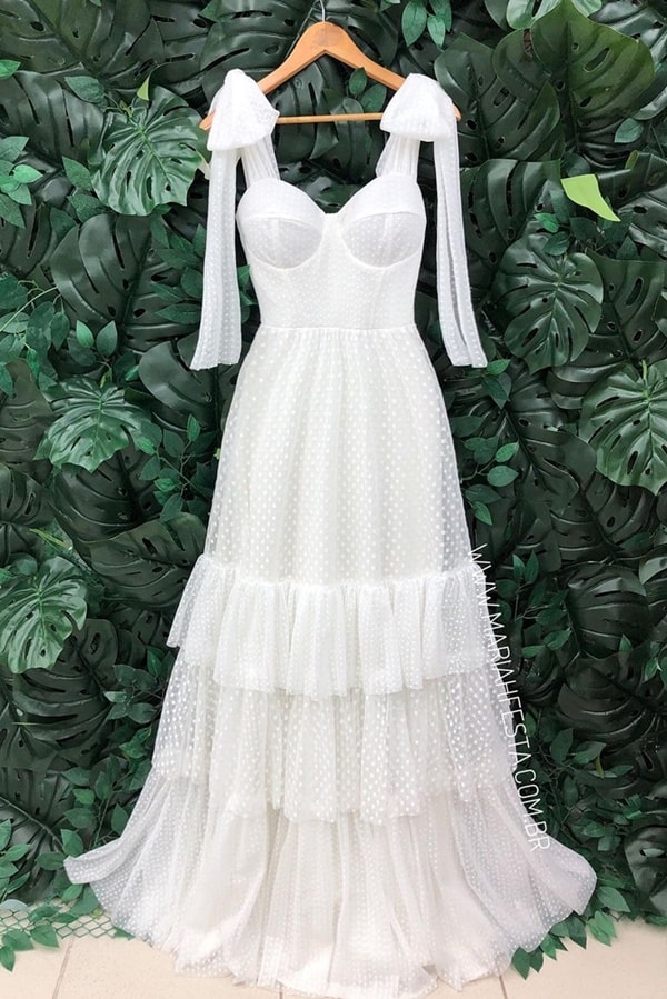 vestido de noiva longo branco em tule de poas com corpete estrututardo e babados na saia