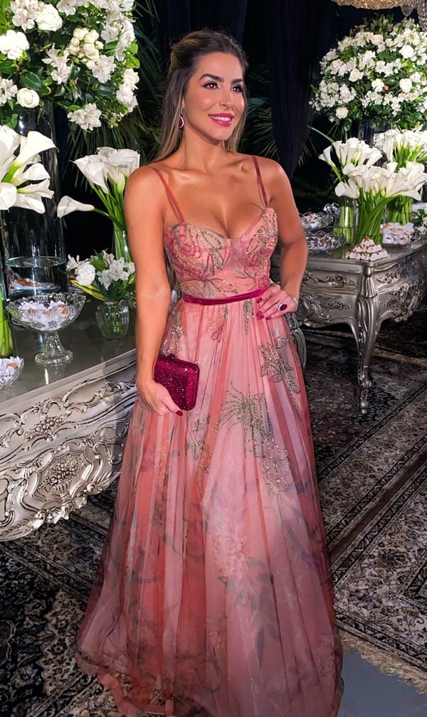 vestido de festa longo rosa com estampa floral 