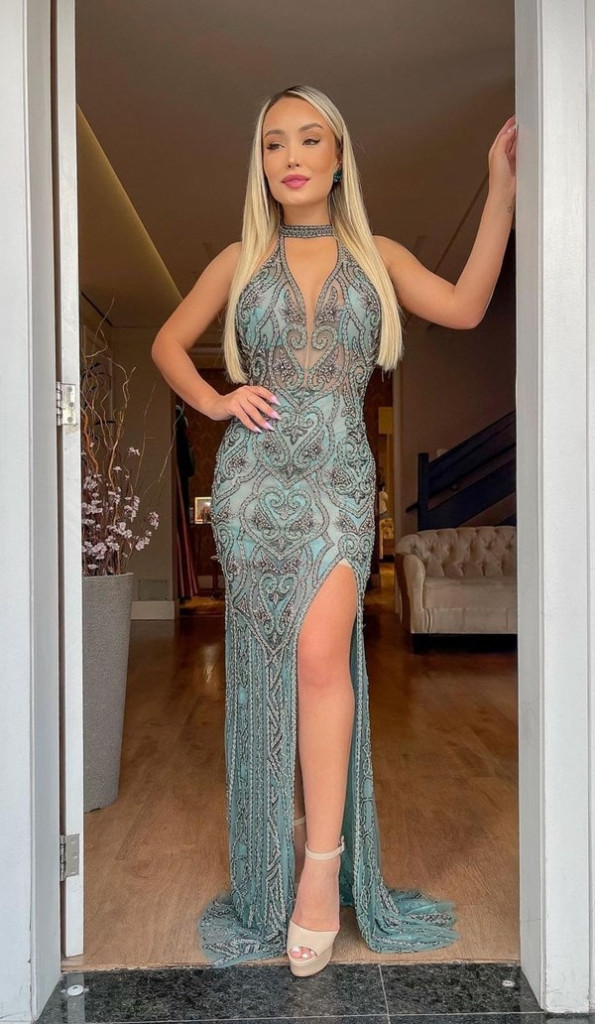 vestido longo verde menta bordado com fenda