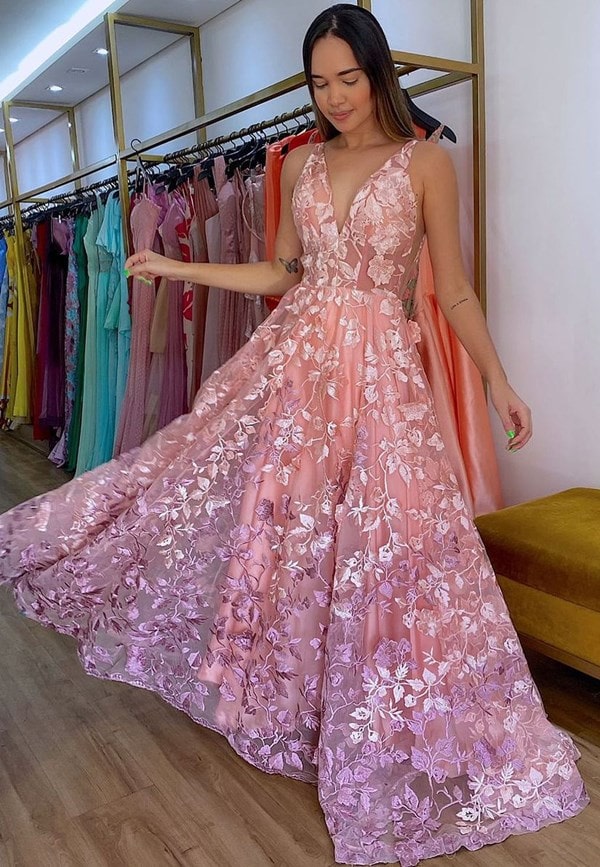 vestido longo rosa bordado de flores 3d 