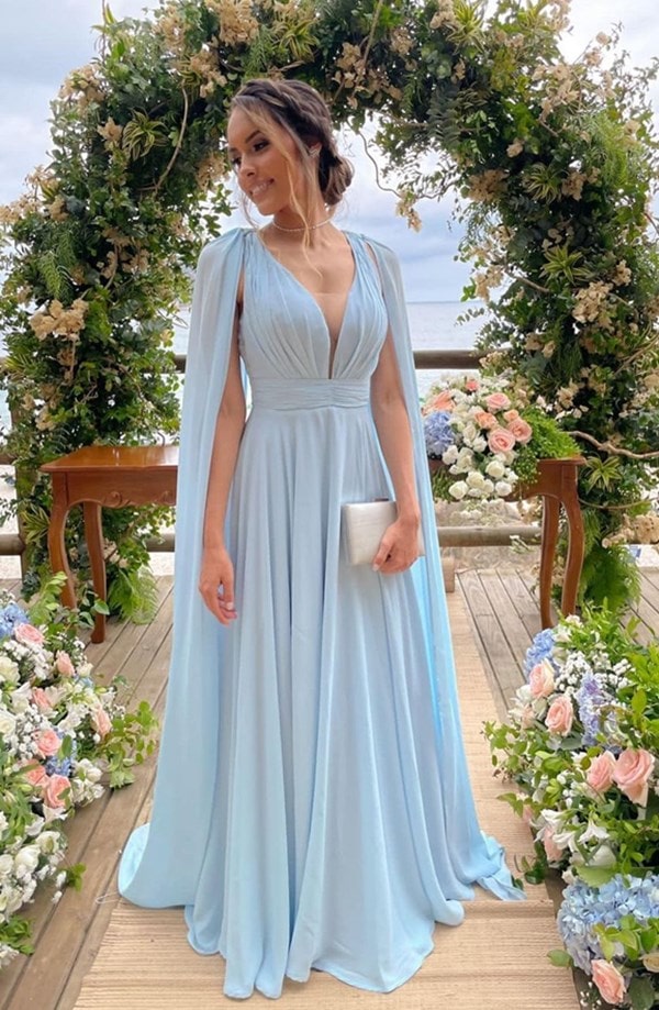 vestido longo azul serenity com manga capa para madrinha de casamento