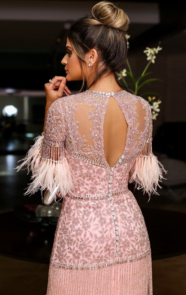 vestido de festa com plumas rose