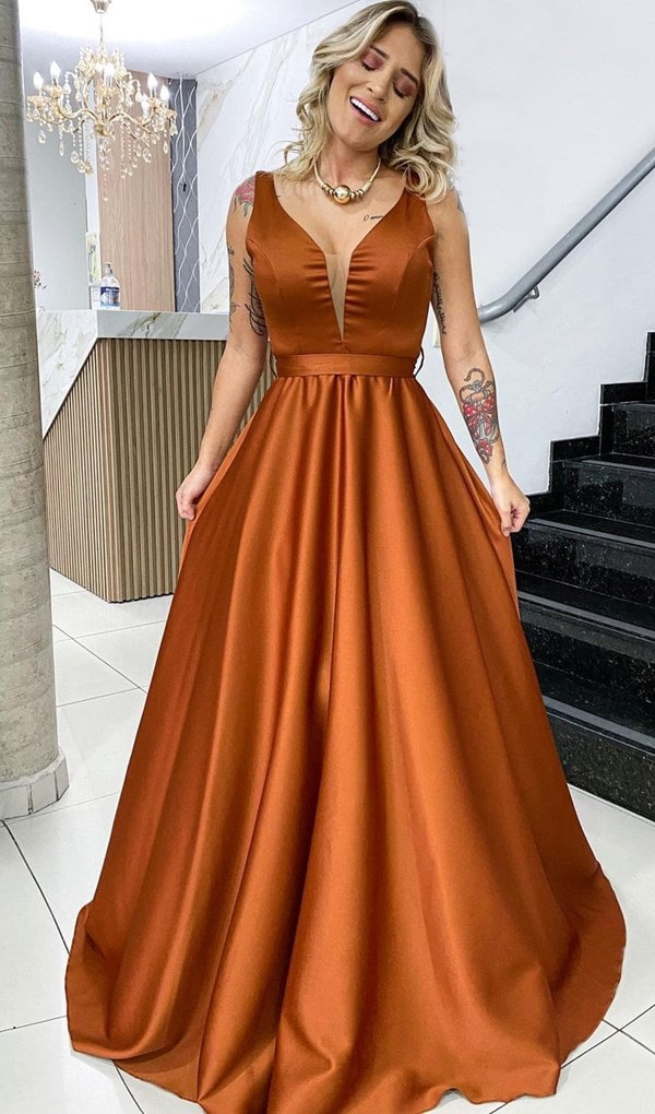 vestido longo em tons terrosos para madrinha de casamento