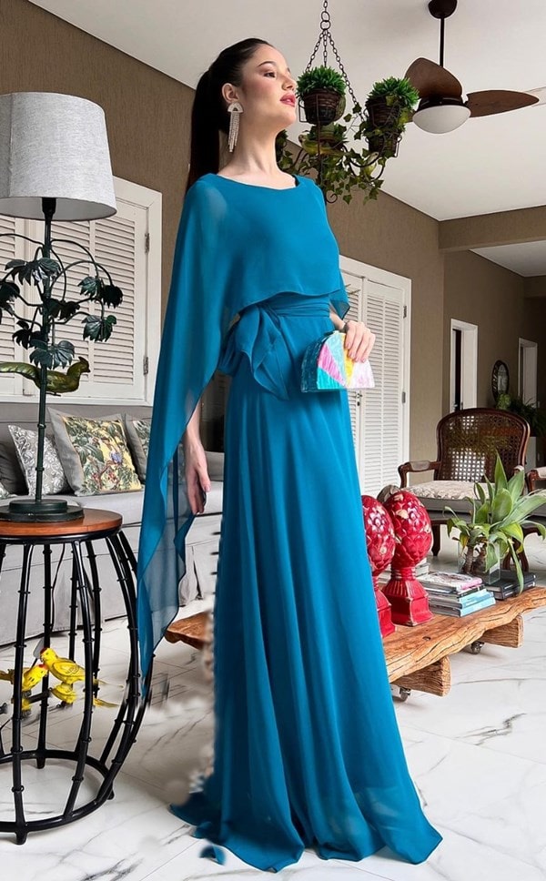 vestido azul petroleo com manga capa para mãe da noiva
