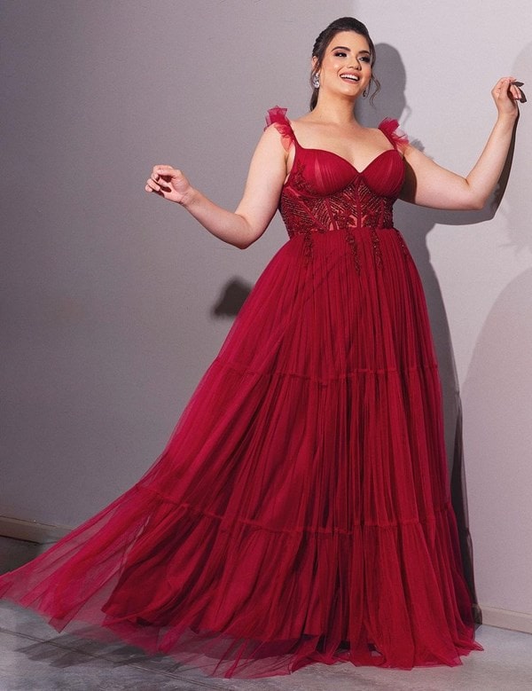 Vestido de festa plus size marsala