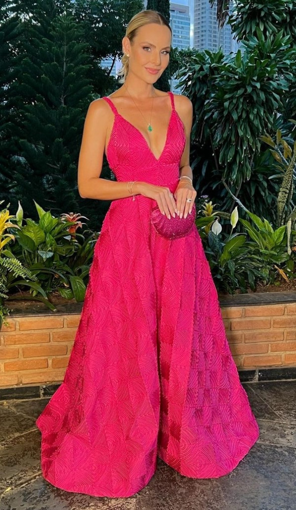 Layla Monteiro vestido de festa longo pink