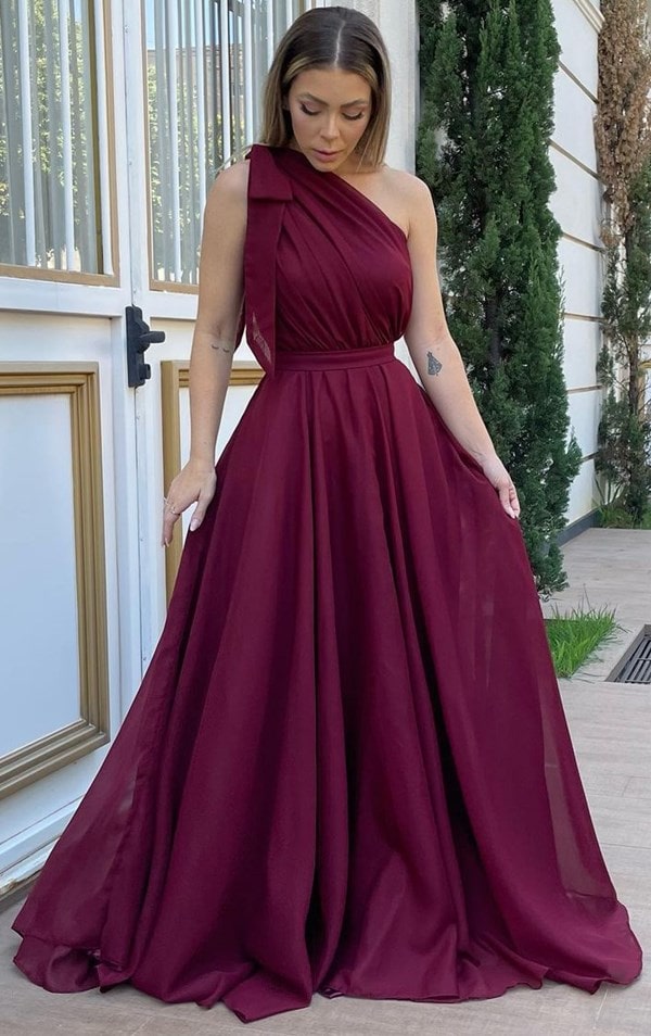 vestido longo marsala de um ombro só