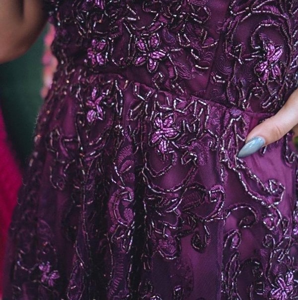 vestido longo uva bordado para madrinha de casamento