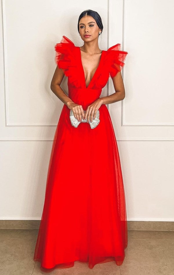 vestido de festa longo  vermelho de tule com decote em V 