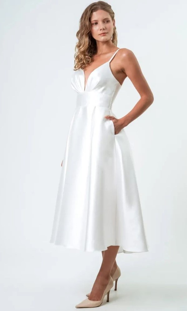 vestido branco midi com bolso para noiva