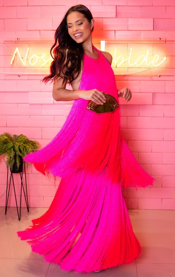 vestido com franja rosa pink